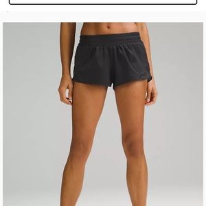 Lululemon Hotty Hot shorts 2.5 size 6